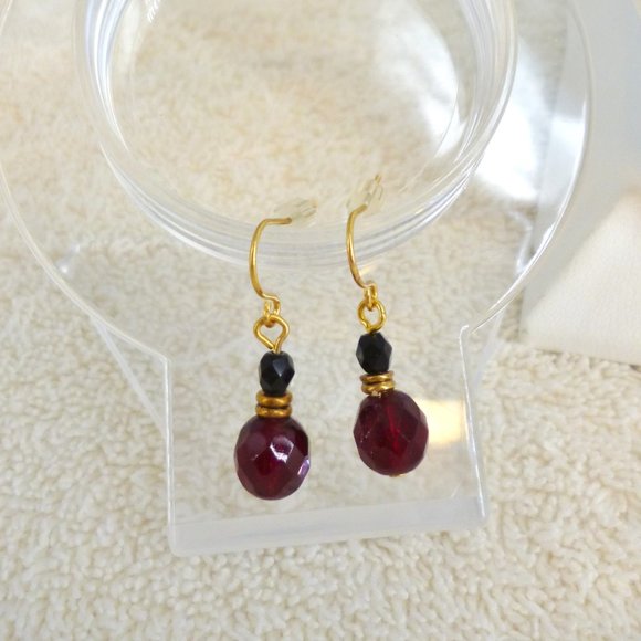 Necklace & Earring Set Gold Plate & Garnet Red Glass Beads 2 Strands NWOT M380 - Picture 4 of 6